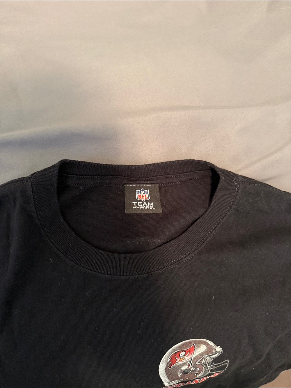 NFL Tampa Bay Buccaneers Black Graphic T-Shirt - Picture 3 of 4
